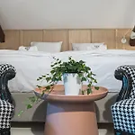 Chez Les Amis - Adults Only 4*