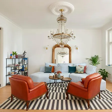 Chez Les Amis - Adults Only