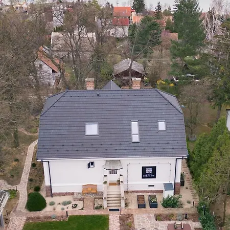 Chez Les Amis - Adults Only