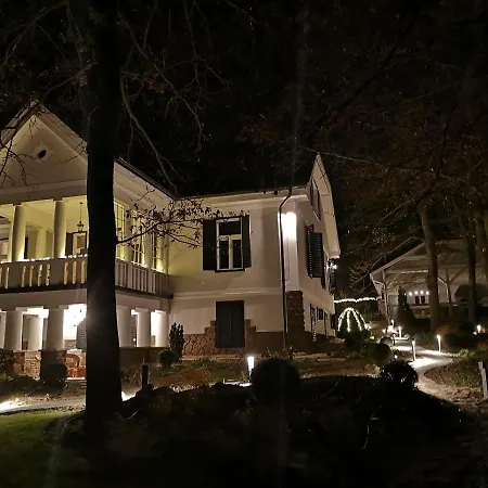 Chez Les Amis - Adults Only بيت ضيافة 4*