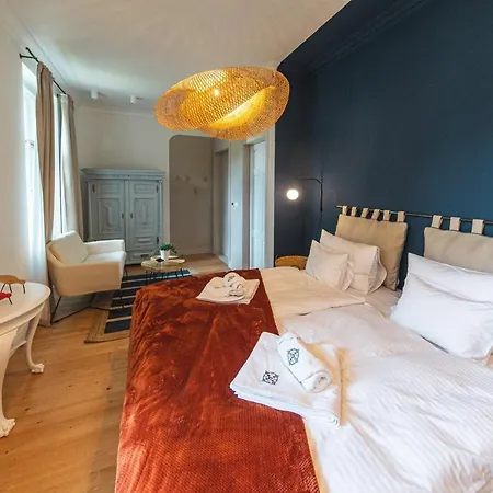 Chez Les Amis - Adults Only بيت ضيافة بالاتونزيبيد