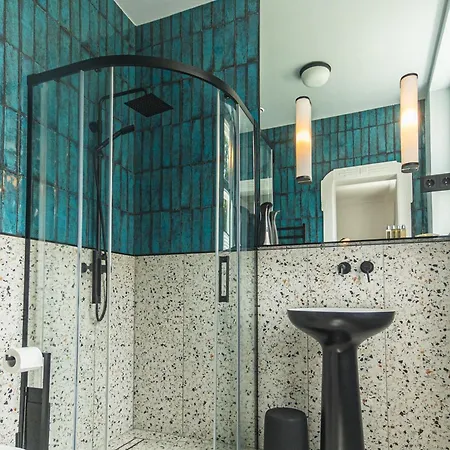 Chez Les Amis - Adults Only بيت ضيافة بالاتونزيبيد