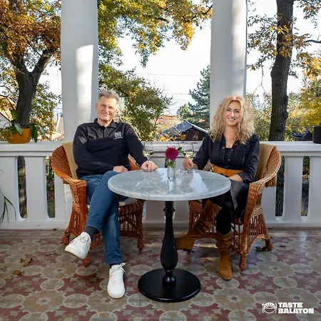 بيت ضيافة Chez Les Amis - Adults Only 4*