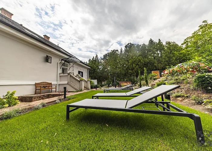 Chez Les Amis - Adults Only 招待所 4*