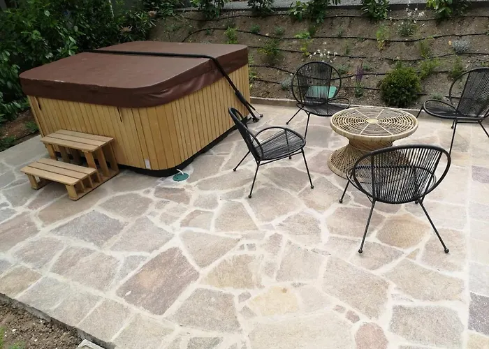 בית הארחה Chez Les Amis - Adults Only