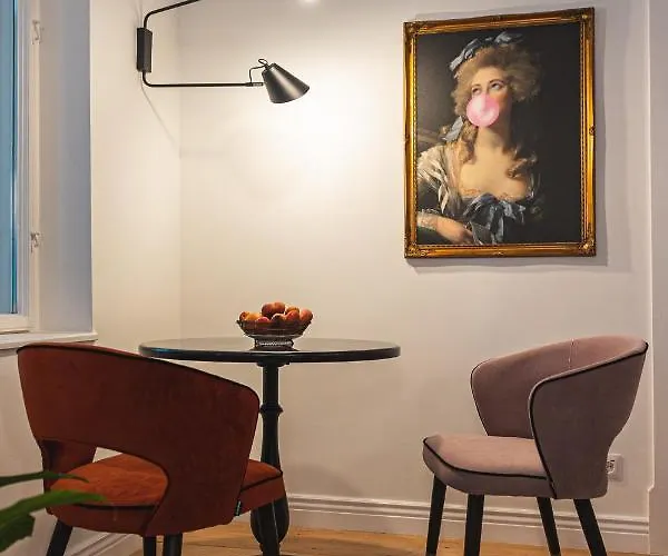 Chez Les Amis - Adults Only