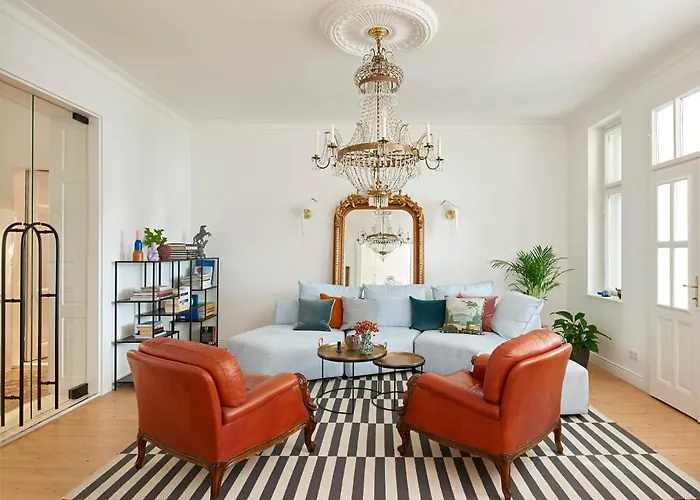 Chez Les Amis - Adults Only