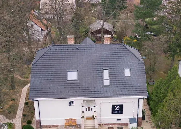 Chez Les Amis - Adults Only