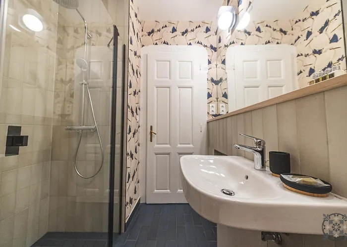 招待所 Chez Les Amis - Adults Only 4*